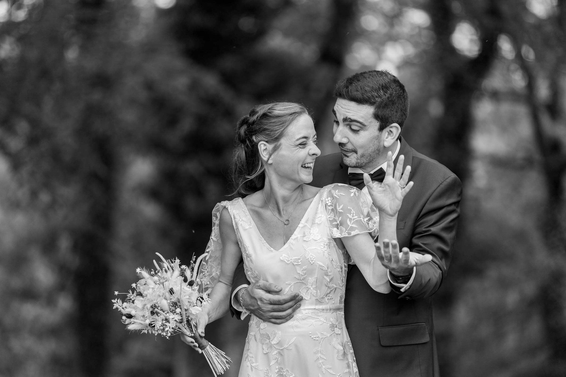 Photo mariage — Photo mariage — éclats de rire des mariés