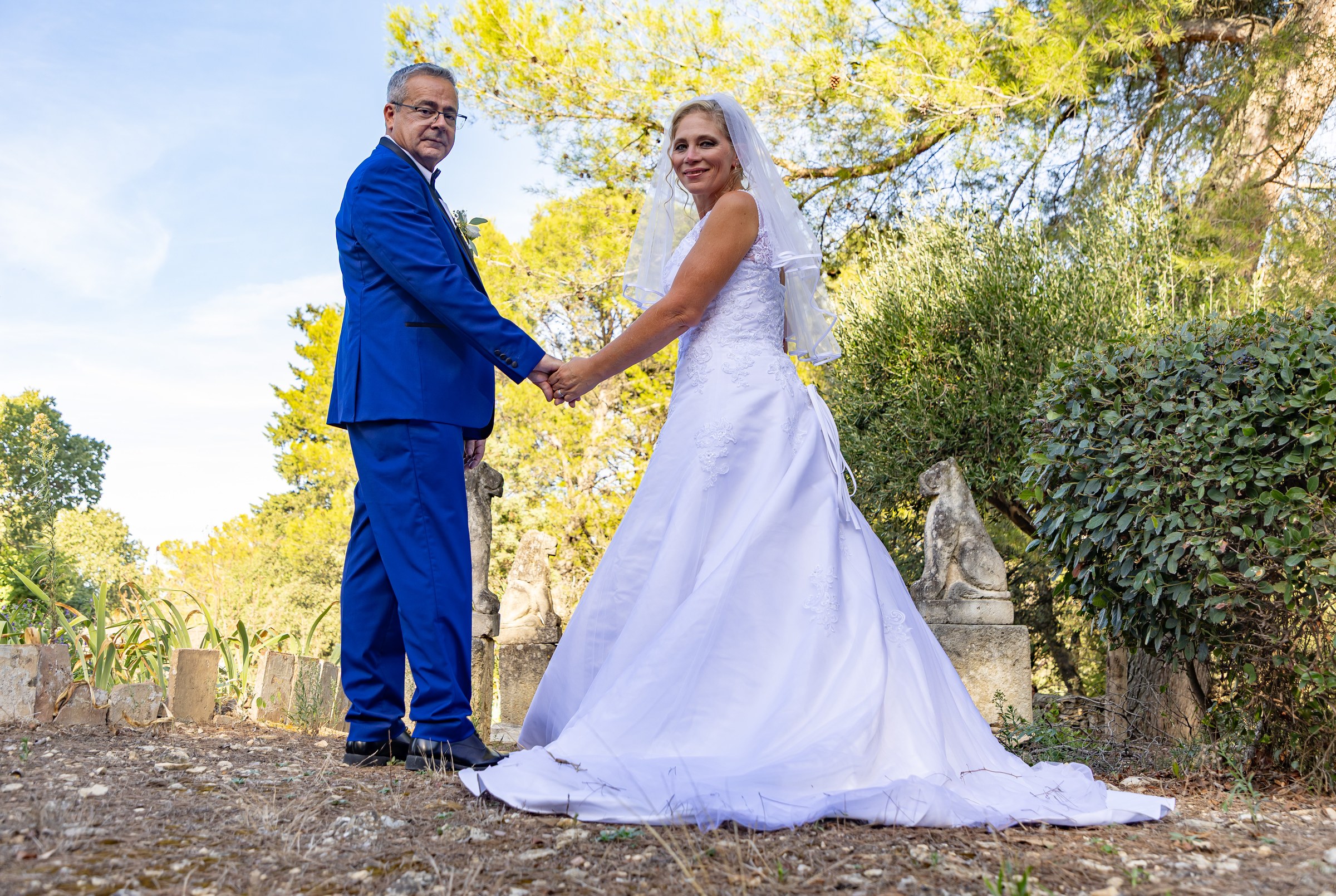 Photo mariage — Photo mariage — les mariés dans le parc