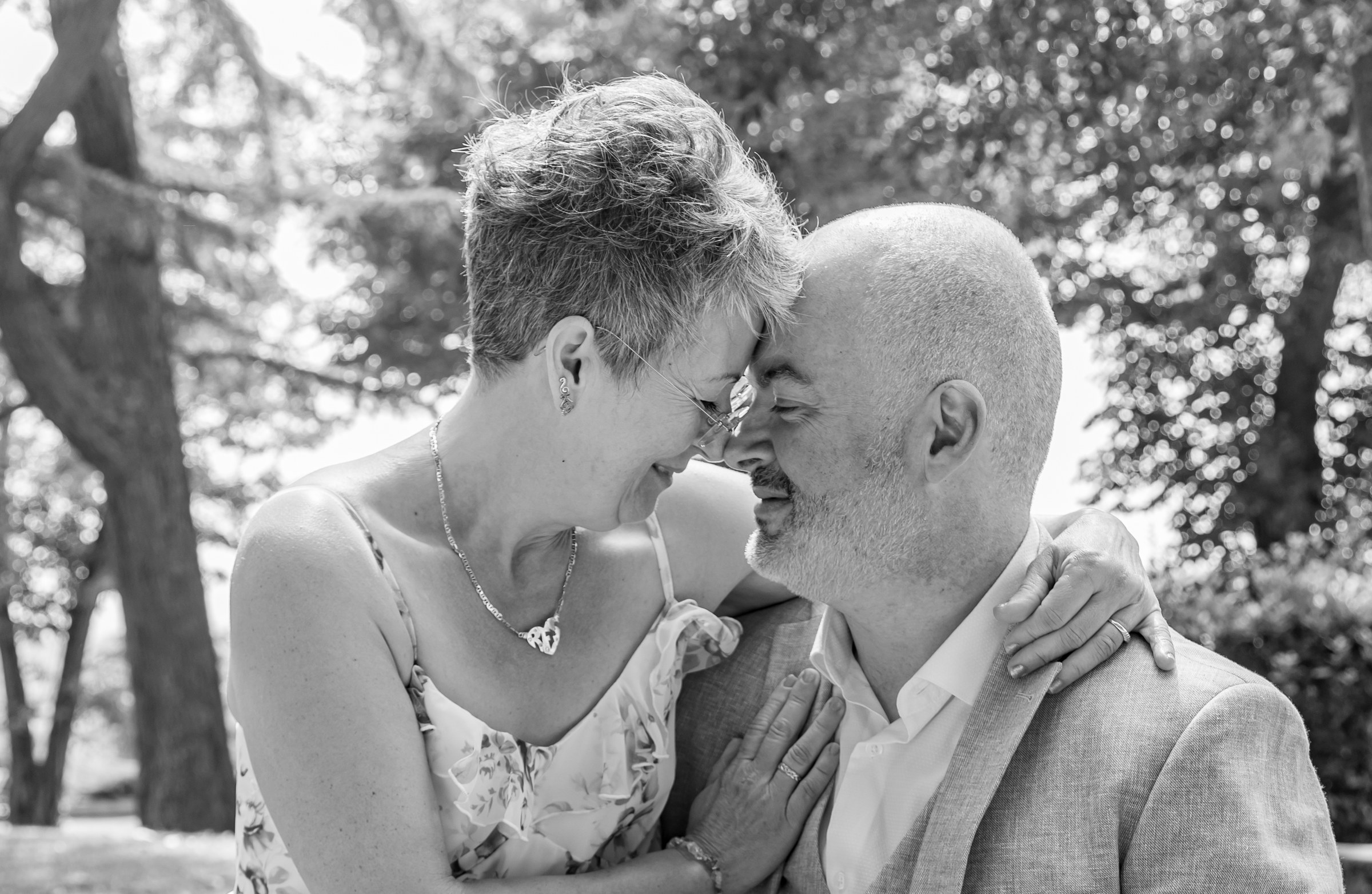 Photo mariage — Photo mariage — couple complice, front contre front