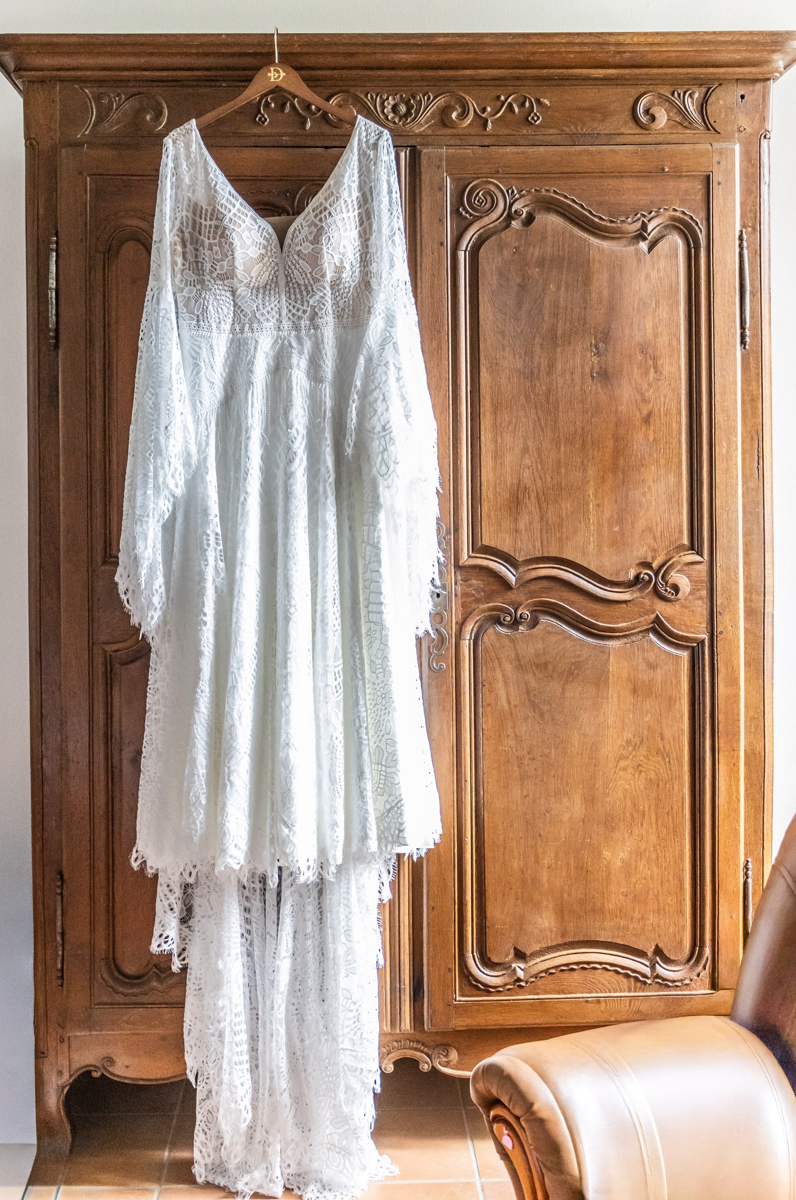 Photo mariage — la robe de mariée en dentelle