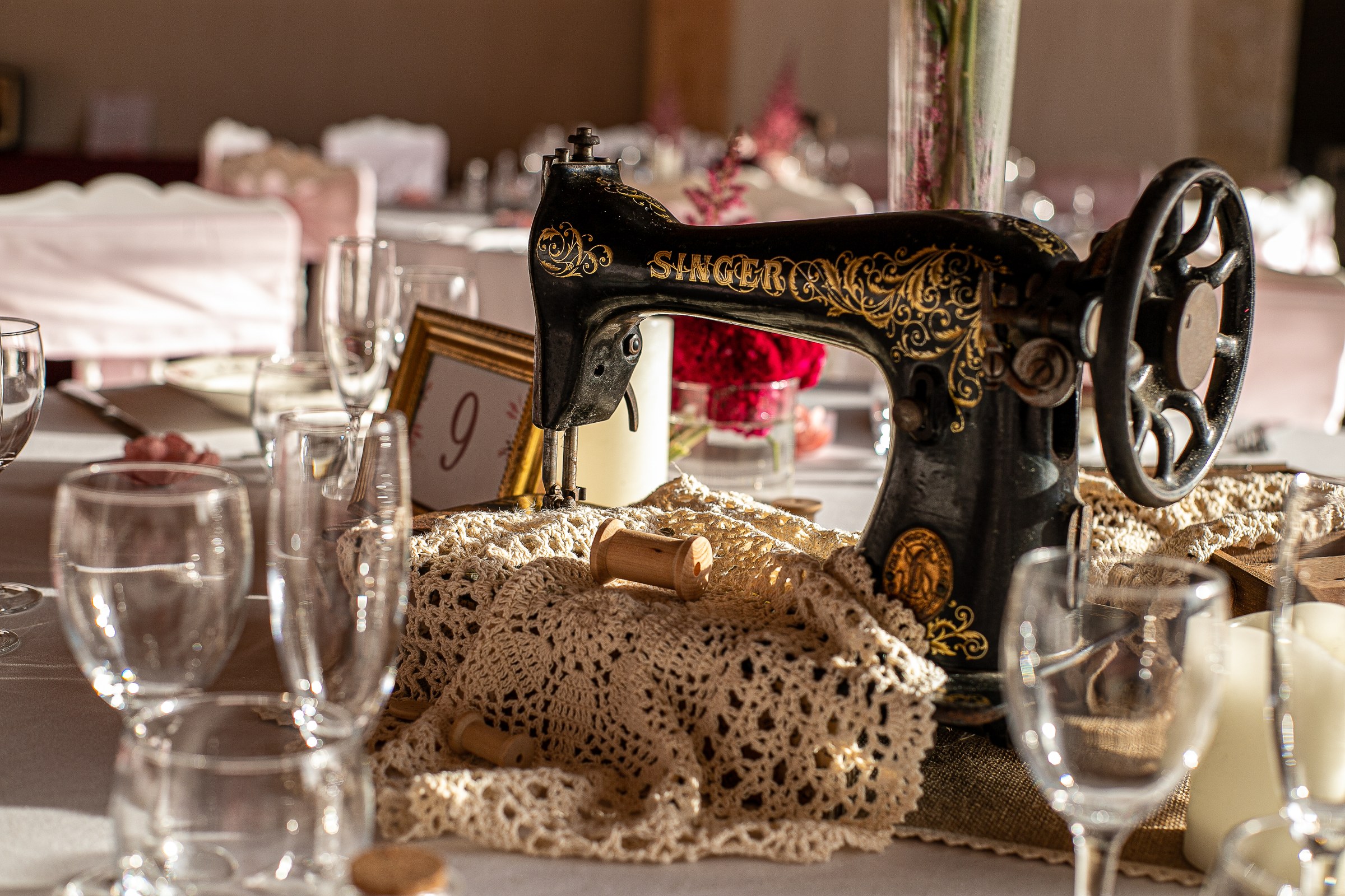 Photo mariage — centre de table machine à coudre Singer