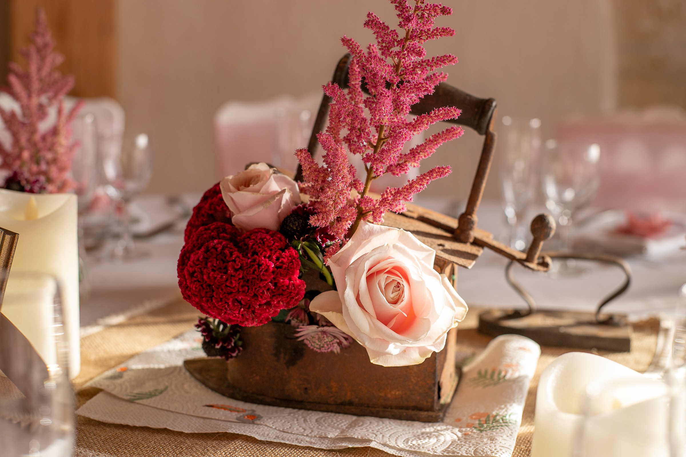 Photo mariage — composition florale et fer ancien